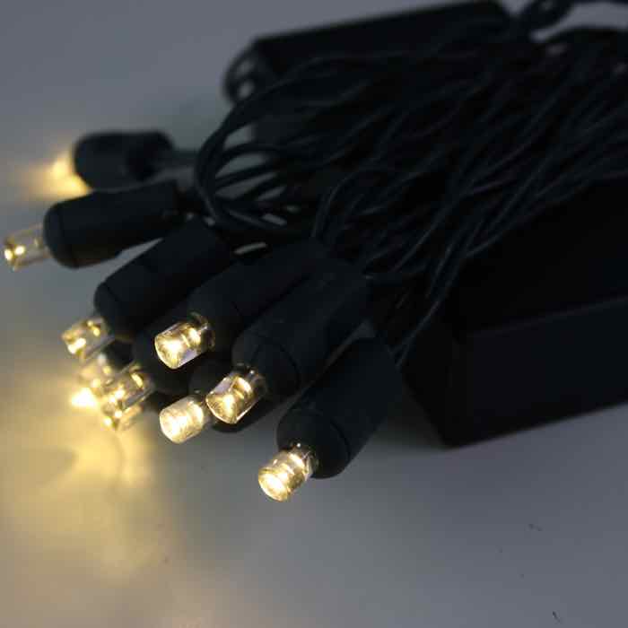 20 Warm White Battery Powered Twinkle 5mm LED Christmas Lights, Green Wire